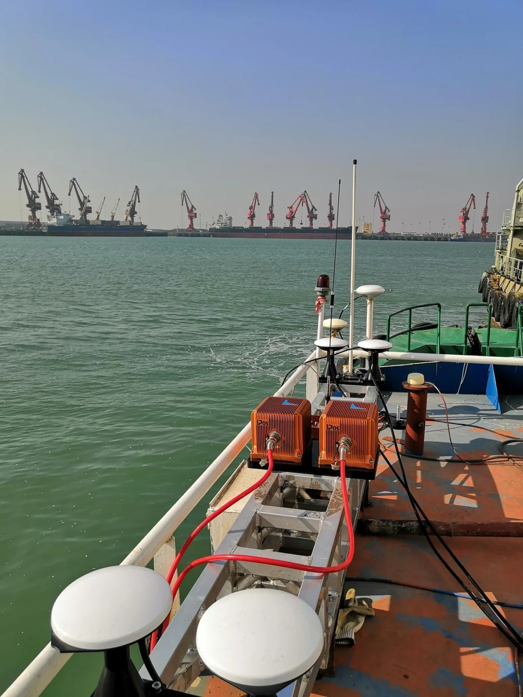 Onboard equipment arrangement near a working port.